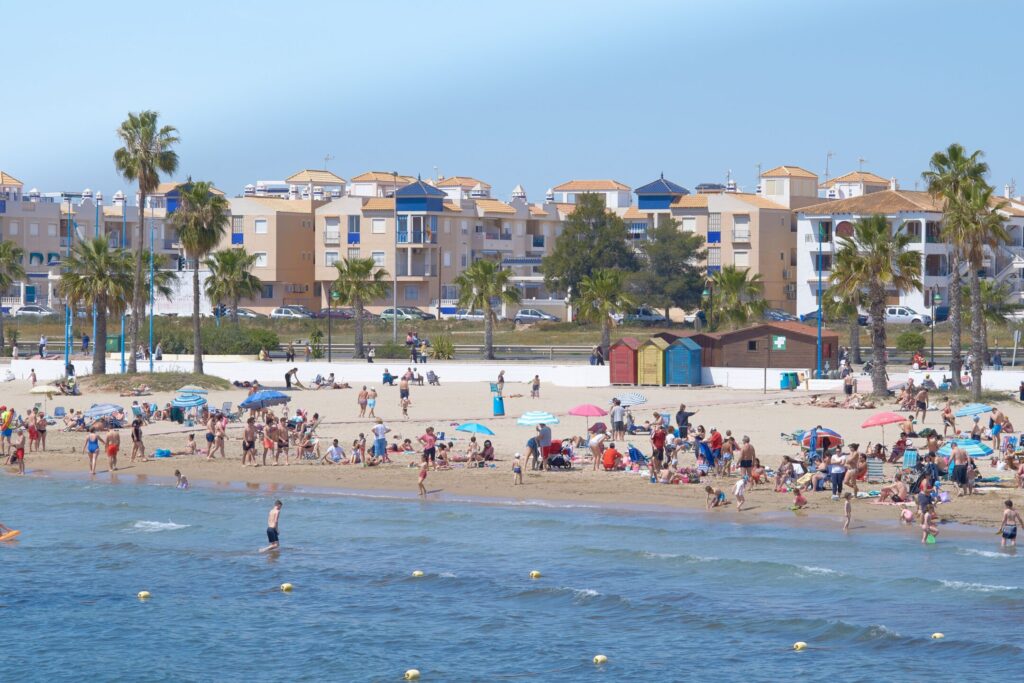 Municipios turísticos: cómo APPOLO ayuda a gestionar el aumento de población durante el verano